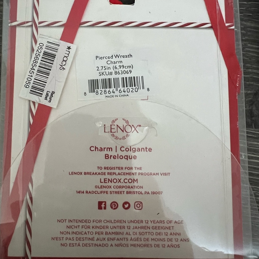 New Lenox Christmas Wreath - Picture 2 of 2